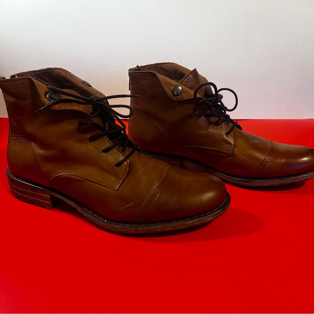 Miz Mooz New York City brown leather booties. Size 40. NWOT or box
